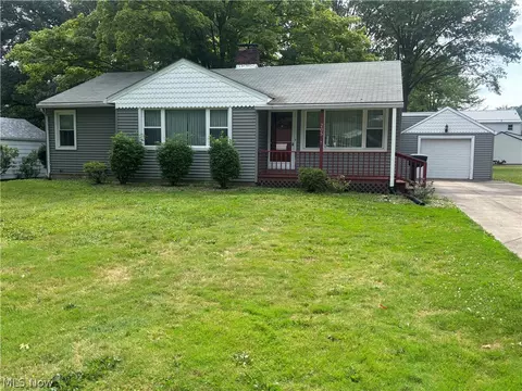 205 Mansell Dr, Liberty, OH 44505
