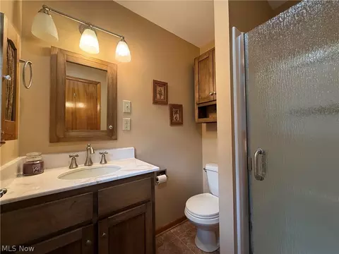 Bath - 4205 Marks Ave, Rootstown, OH 44272 photo 2 of 3