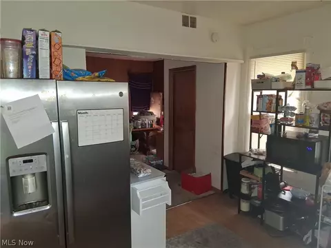Entry Way - 250 Harrison St, Elyria, OH 44035 photo 3 of 3