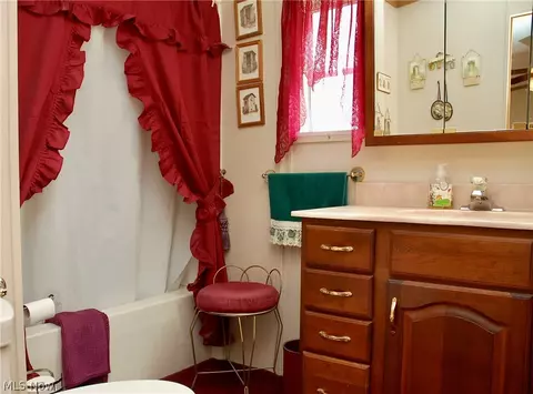 Bath - 4992 Doylestown Rd, Creston, OH 44217 photo 1 of 4