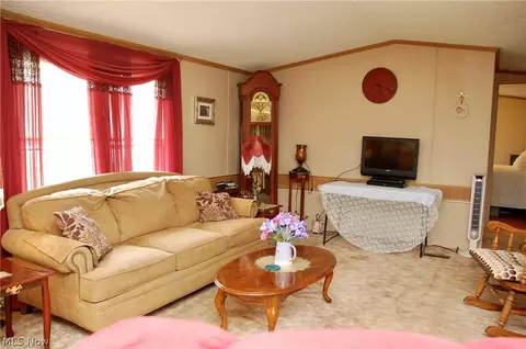 Living - 4992 Doylestown Rd, Creston, OH 44217 photo 2 of 2