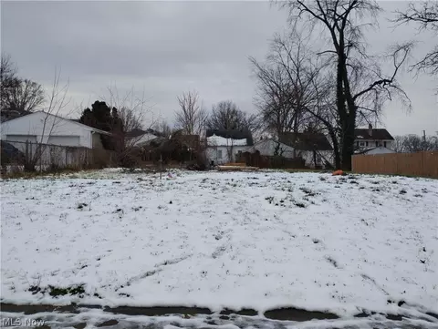 764 Harrison Ave, Akron, OH 44314