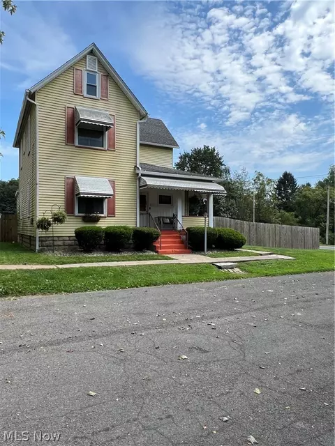 108 Thomas St, East Palestine, OH 44413