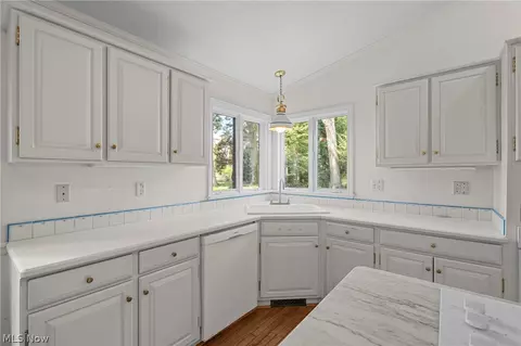 Kitchen - 411 Gateway Blvd, Huron, OH 44839 photo 4 of 5