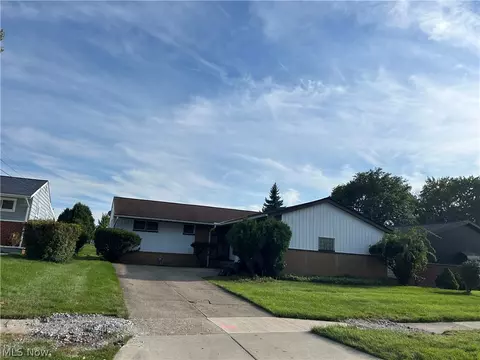 20504 Alameda Pkwy, Highland Hills, OH 44128