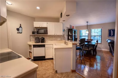 Kitchen - 1233 Red Tail Hawk Dr, Boardman, OH 44512 photo 2 of 2