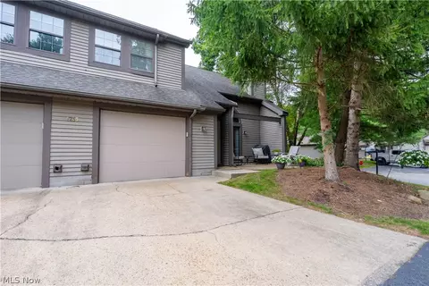 Exterior - 1233 Red Tail Hawk Dr, Boardman, OH 44512 photo 4 of 5