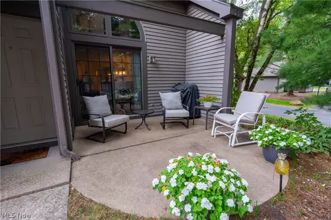 Exterior - 1233 Red Tail Hawk Dr, Boardman, OH 44512 photo 2 of 5