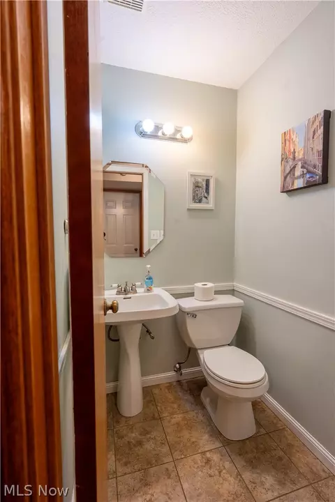 Bath - 1233 Red Tail Hawk Dr, Boardman, OH 44512 photo 1 of 4