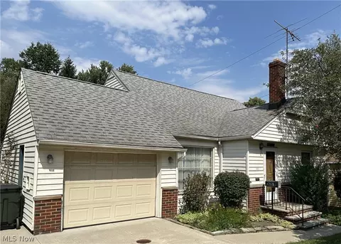 11909 Mccracken Rd, Garfield Heights, OH 44125