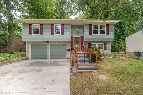 4851 Woodridge Dr, Youngstown, OH 44515