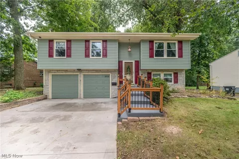 4851 Woodridge Dr, Youngstown, OH 44515