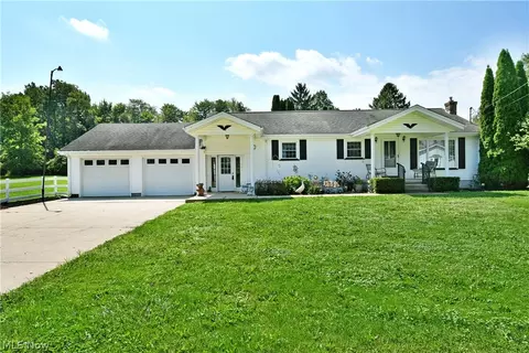 5160 Brunswick Dr, Vienna, OH 44473