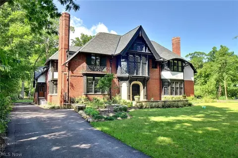 2970 Fairmount Blvd, Cleveland Heights, OH 44118
