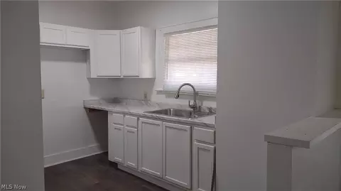 Entry Way - 69 W Dalton St, Akron, OH 44310 photo 2 of 3
