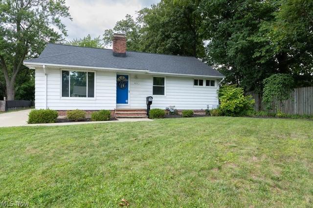 4872 N Randall Dr, North Randall, OH 44128