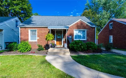 1382 Elmwood Ave SW, North Canton, OH 44720