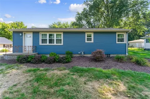 435 Cedar Dr, Cortland, OH 44410