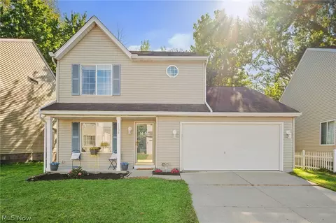 1138 Oxford Cir, Akron, OH 44312