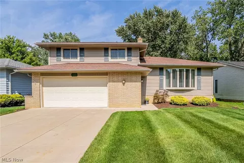 7741 E Linden Ln, Parma, OH 44130