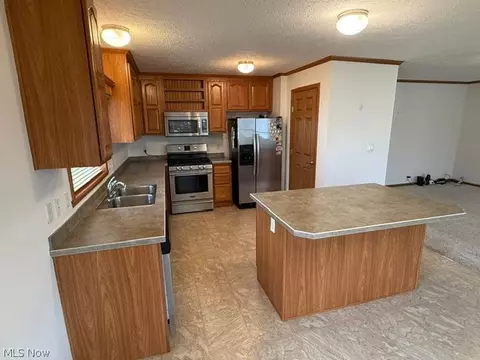 Kitchen - 324 Gemini Dr, Dover, OH 44622 photo 1 of 2
