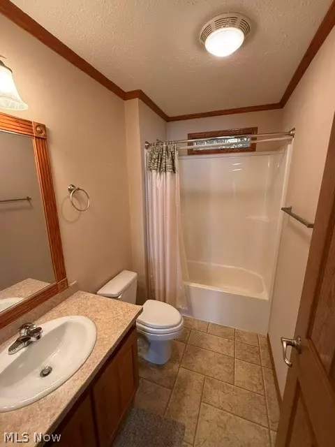 Bath - 324 Gemini Dr, Dover, OH 44622 photo 2 of 2