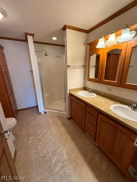 Bath - 324 Gemini Dr, Dover, OH 44622 photo 1 of 2