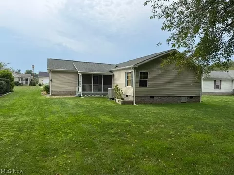 Exterior - 324 Gemini Dr, Dover, OH 44622 photo 4 of 4