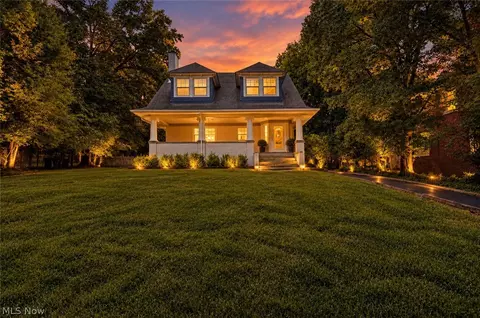 3186 Oak Rd, Cleveland Heights, OH 44118