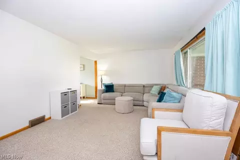 Living - 2437 Graustark Path, Wooster, OH 44691 photo 2 of 4