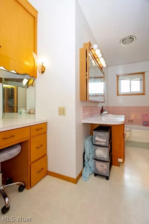Bath - 2437 Graustark Path, Wooster, OH 44691 photo 3 of 3