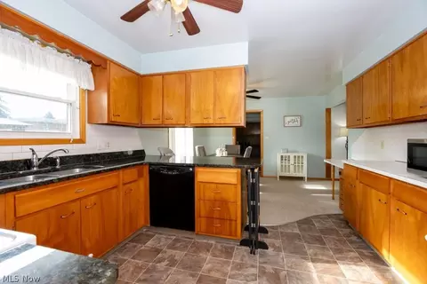 Kitchen - 2437 Graustark Path, Wooster, OH 44691 photo 2 of 3