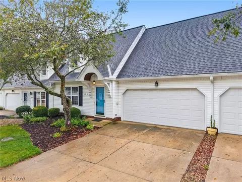 130 High Point Dr #50, Medina, OH 44256