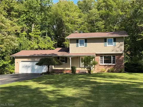9059 E Mountain View Dr, Chardon, OH 44024 photo 2