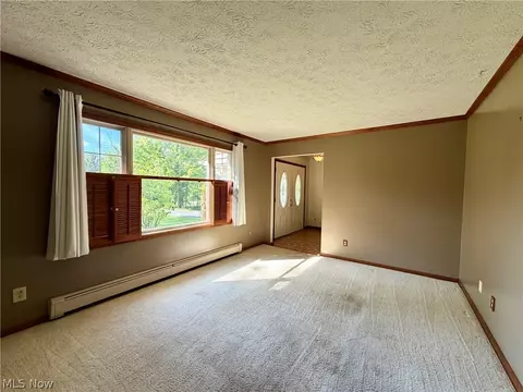 9059 E Mountain View Dr, Chardon, OH 44024 photo 5