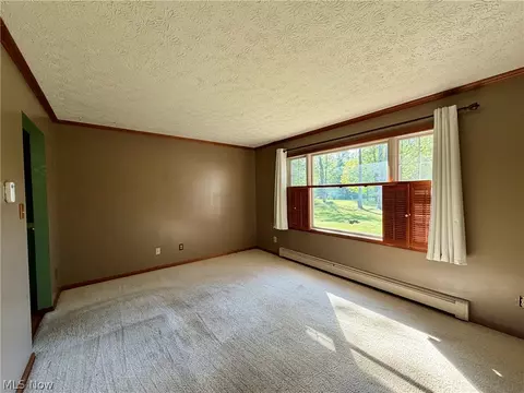 9059 E Mountain View Dr, Chardon, OH 44024 photo 6