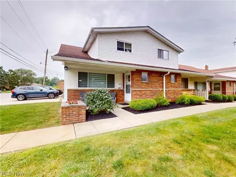25395 Country Club Blvd #12, North Olmsted, OH 44070