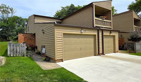 138 Kimrose Ln, Broadview Heights, OH 44147