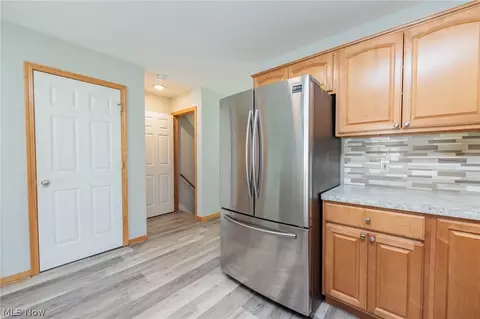 Entry Way - 711 Bisson Ave, Akron, OH 44307 photo 2 of 3