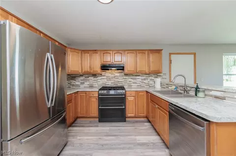 Kitchen - 711 Bisson Ave, Akron, OH 44307 photo 2 of 4