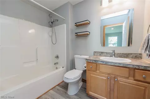 Bath - 711 Bisson Ave, Akron, OH 44307 photo 1 of 2