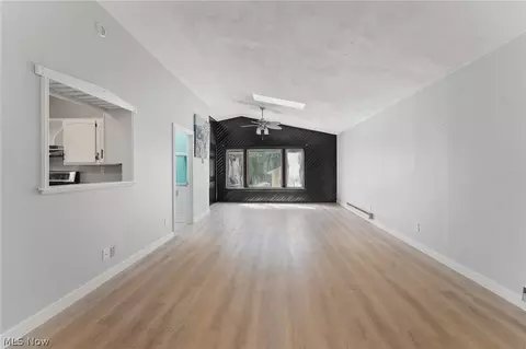 Living - 658 Beech Ave, Boardman, OH 44512 photo 3 of 7