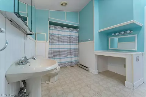 Bath - 658 Beech Ave, Boardman, OH 44512 photo 3 of 6