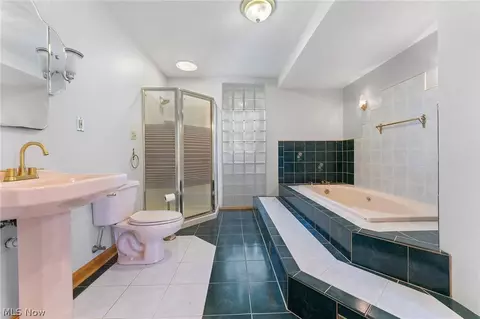 Bath - 658 Beech Ave, Boardman, OH 44512 photo 5 of 6