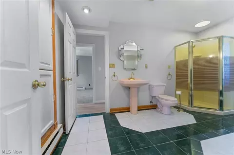 Bath - 658 Beech Ave, Boardman, OH 44512 photo 4 of 6