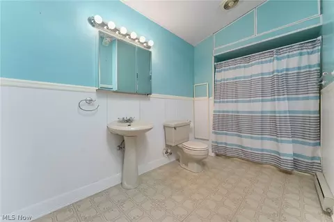 Bath - 658 Beech Ave, Boardman, OH 44512 photo 2 of 6