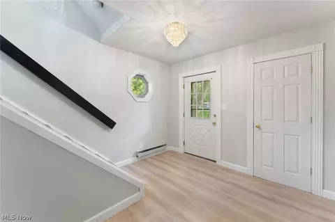 Entry Way - 658 Beech Ave, Boardman, OH 44512 photo 4 of 4
