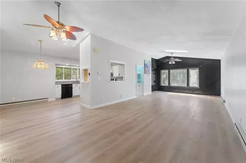 Living - 658 Beech Ave, Boardman, OH 44512 photo 2 of 7