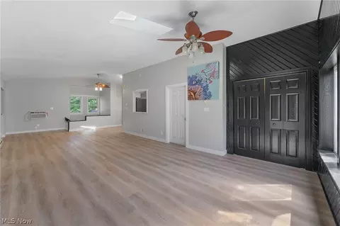 Living - 658 Beech Ave, Boardman, OH 44512 photo 4 of 7