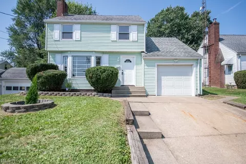 2415 Snyder Ave NE, Canton, OH 44714